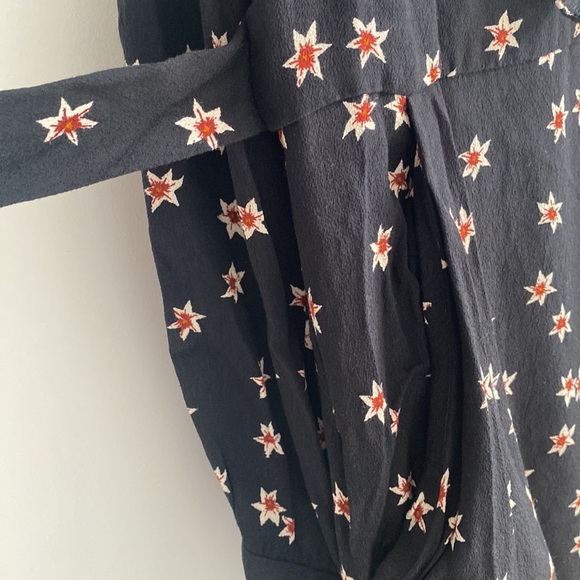 Ruffle detail Patterned Dress with side pockets - Picture 4 of 6